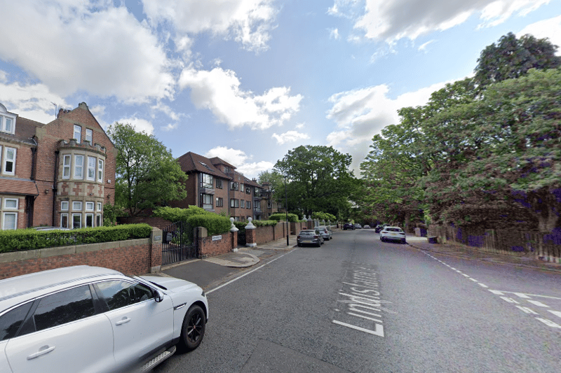 The average cost of a property on Lindisfarne Road is £1,271,737.