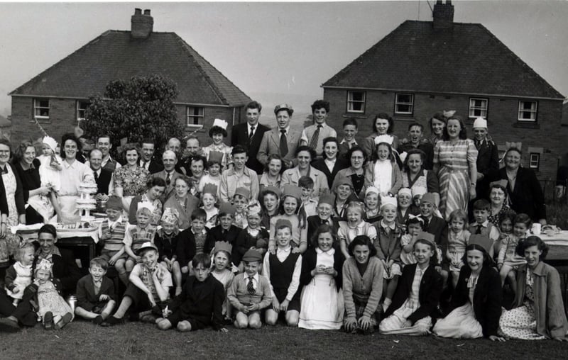 Greonside School pupils and staff in 1953
