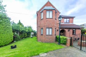 This unique detached home has been listed with a £370,000. (Photo courtesy of Zoopla)