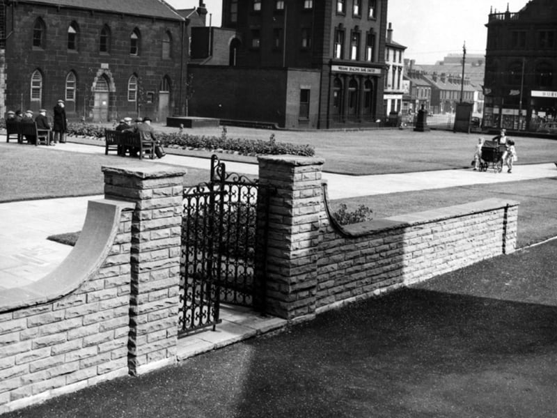 Attercliffe Garden of Rest (in the grounds of former Christ Church), Attercliffe Road, in 1959, with Christ Church Sunday School and Williams Deacon's Bank in the background