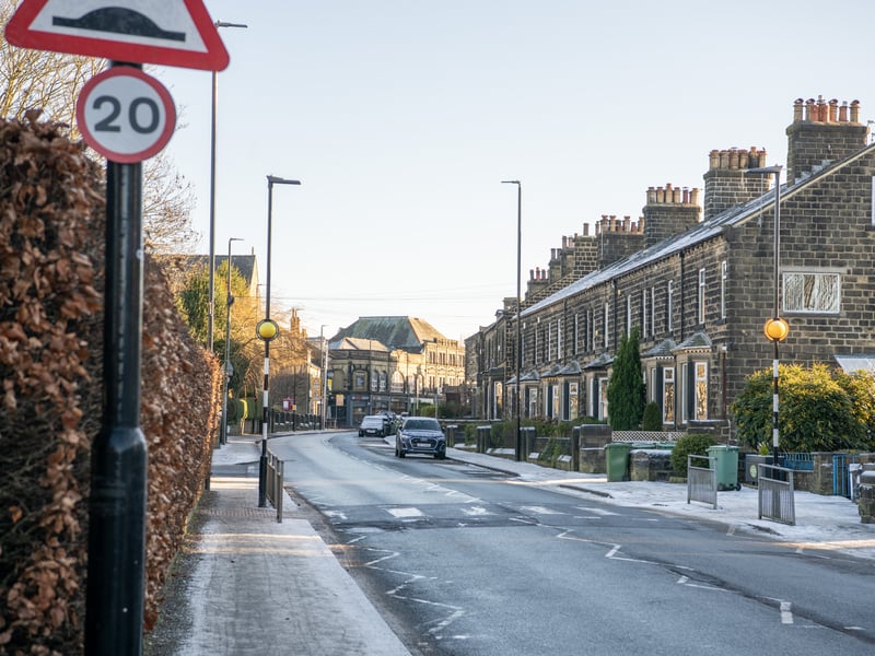 A total of 32 properties were sold in LS20, taking an average 122 days to sell.