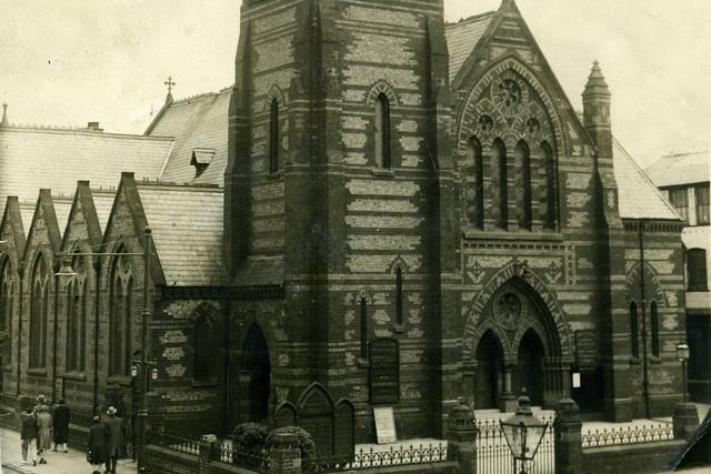 Christ Church stood at the junction of Abingdon Street and Queen Street. Built in 1863 it was demolished in 1982 and is where the Job Centre now stands