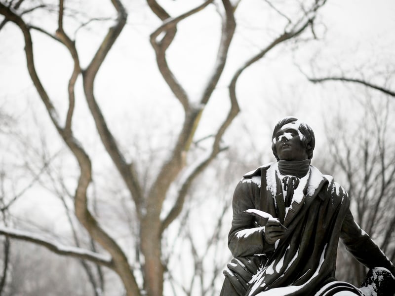 There are more than 60 landmarks and memorials dedicated to Robert Burns, making him one of the most popular non-religious figures around the world - as we can see here with this statue of Rabbie which sits in Central Park, New York.