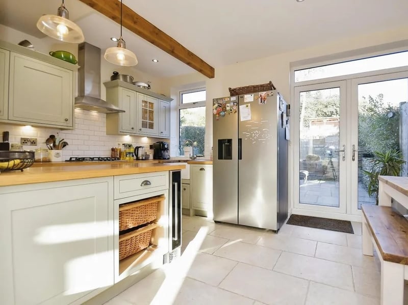 The kitchen is said to have a "country style feel" to it. (Photo courtesy of Zoopla)