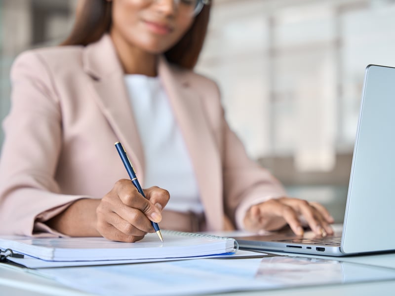The average salary of an Executive Assistant is £35,994.