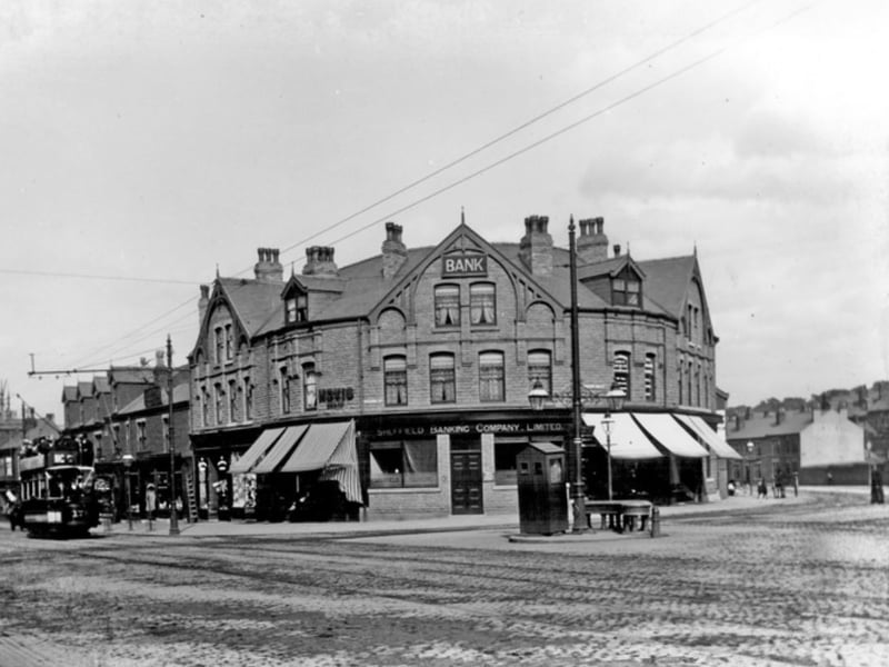 Tram No. 176, on Ecclesall Road at Hunter's Bar, with  Sheffield Banking Co on the corner and Points Boys Shelter to the right, in 1904
