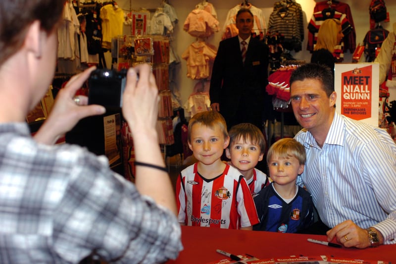 The SAFC hero made sure he spent time with every one of the fans at Debenhams.