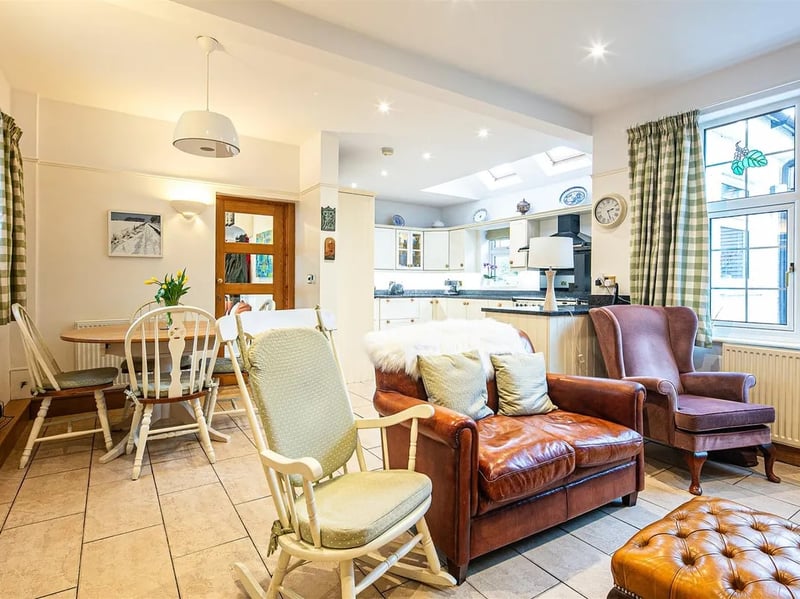 This large kitchen/breakfast room is found in the centre of the home. (Photo courtesy of Zoopla)