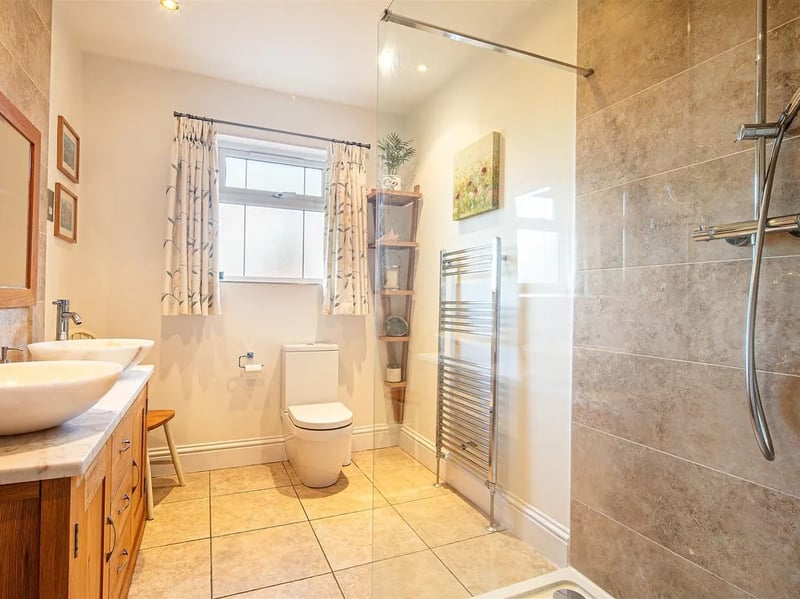 The master en-suite has two sinks, a toilet and a modern shower. (Photo courtesy of Zoopla)