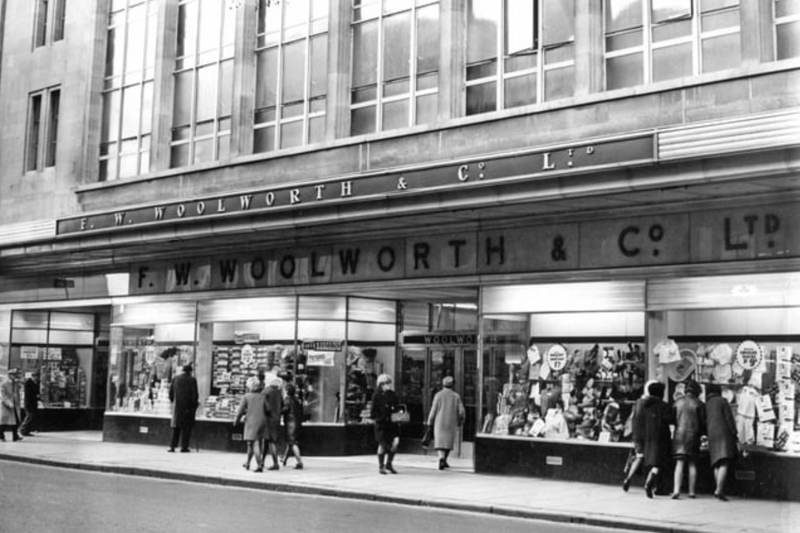 Back to January 1968 and these people spent their winter day enjoying the bargains in Woolworths on King Street. 
