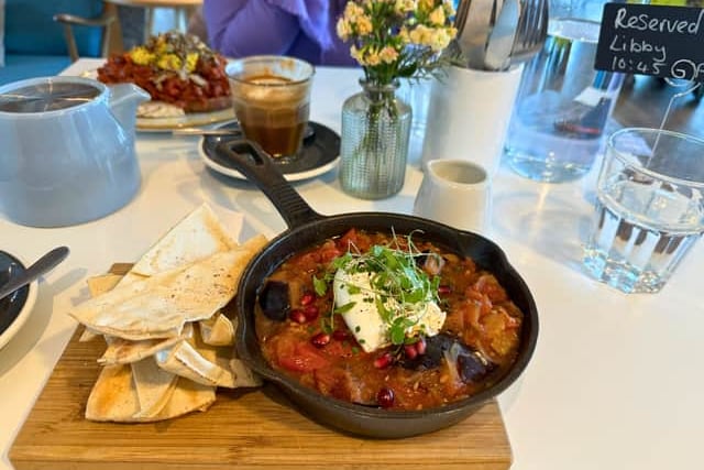 With a 4.7 rating from 421 Google reviews, South Street Kitchen is another popular Sheffield breakfast and brunch spot with good veggie options.