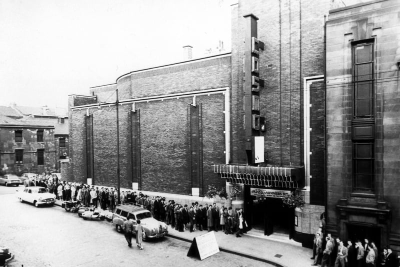 Queues form for the latest flick at the Cosmo back in 1960.