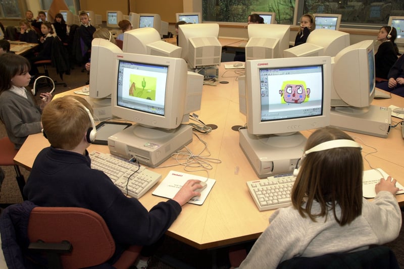 Pupils from Middleton Primary School working on some animation in the City Learning Centre at Cockburn High School. Pictured in January 2001.