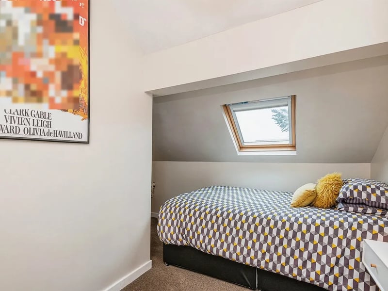 A third bedroom with skylight window is also here.
