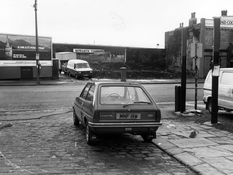 Share your memories of Leeds in 1985 with Andrew Hutchinson via email at: andrew.hutchinson@jpress.co.uk or tweet him - @AndyHutchYPN