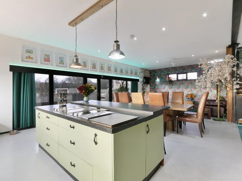 The kitchen/diner and living rooms are found on the first floor and are flooded with natural light. (Photo courtesy of Zoopla)