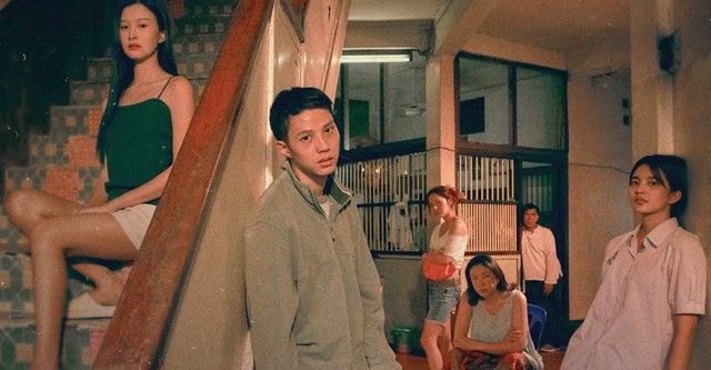 A group of youngster living in Bangkok deal with struggle and hope as they search for love in tough circumstances, in this excellent debut film by Ekalak Klunson.