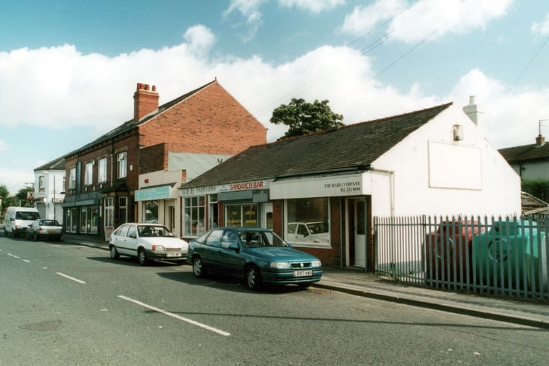 The east side of Chapel Street, looking towards junction with Woodman Street in September 2000. Shops include the Haw Company, a Sandwich Bar, Gee Fashions, Cream Halton Carpet Centre.