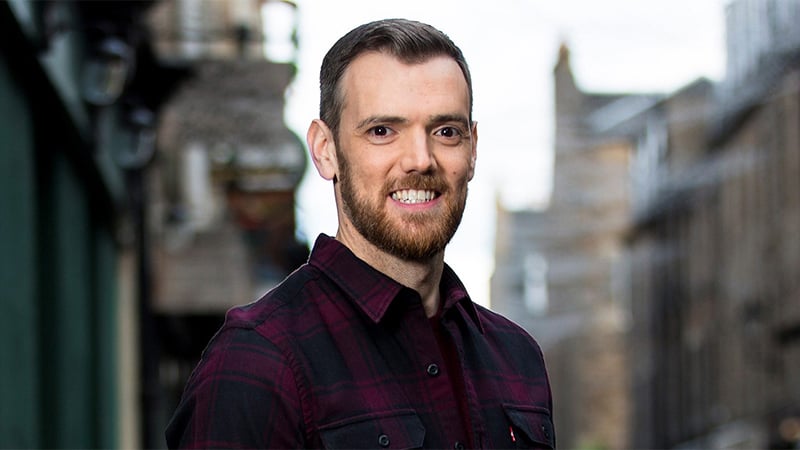 Scots Squad star Chris Forbes shares his comedic life story based on his time spent moving to America as a teenager and trying to make it as a professional basketballer.