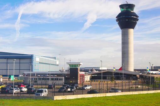 Manchester Airport has average delays of 21 minutes and 54 seconds.