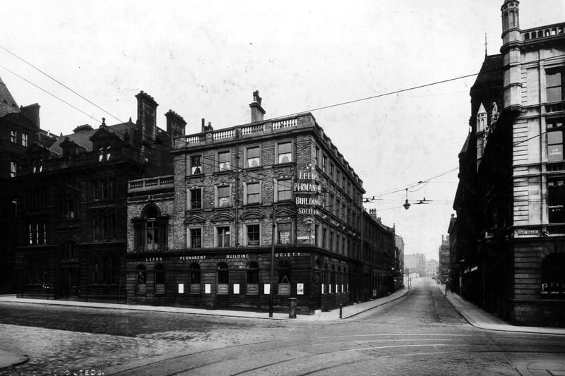Calverley Street in October 1928. On the extreme left are the Municipal Buildings, which is now the Central Library. The Leeds Permanent Building Society block was demolished, then cleared land created the Victoria Gardens in front of the library and the Garden of Rest for the war memorial, and for the Headrow to be widened. The narrowness of what was Park Lane is clearly shown. This view looks down the Headrow towards Briggate. 