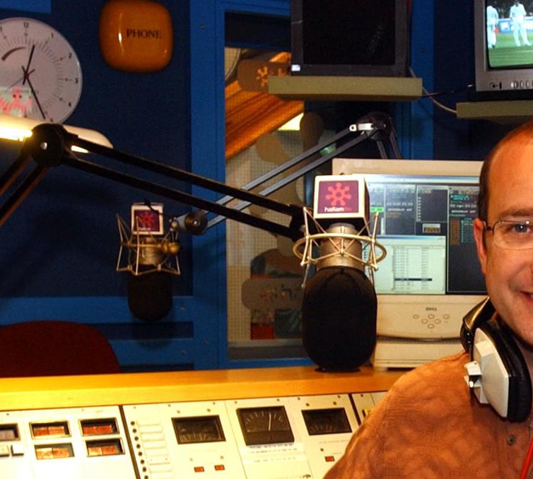 Hypnotist Paul McKenna takes over the hotseat from DJ Matt McKay at Hallam FM in May 2004
