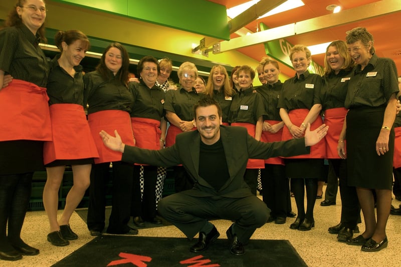 Soap star Chris Gascoyne with female staff at Belle Isle's Kwik Save store. Pictured in December 2003.