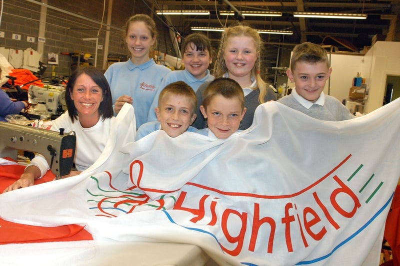 Machinist Tracey Simpson from Speedings helped children to put the finishing touches to a new flag for the school in 2007.