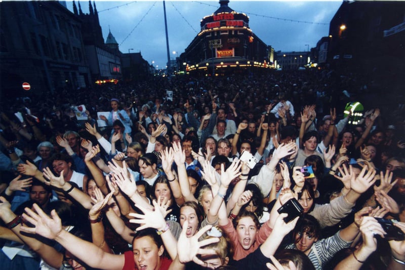 Blackpool Lights switch on 1995 - sea of hands for Bee Gees
