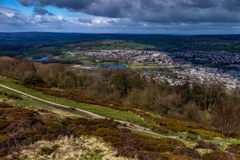 The Surprise View at Otley Chevin is a short walk with stunning views of Wharfedale and is the perfect place to visit any time of the year - and even better to propose to under a sunrise or sunset. 