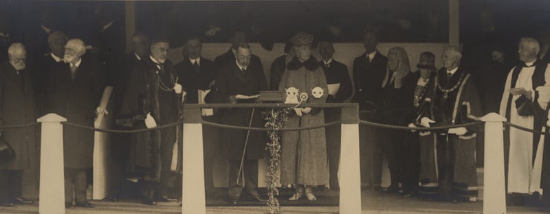 Official opening of the Tyne Bridge in Newcastle by King George V on 10 October 1928. Also present is Her Majesty Queen Mary and the Mayors of Gateshead and Newcastle upon Tyne.