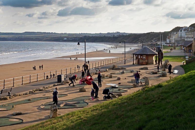 Filey is home to expansive sandy beaches, scenic coastal walks and a traditional seaside atmosphere that's welcome on any weekend away. Enjoy the fresh seafood, explore the picturesque promenade and relish the tranquil beauty of this coastal gem that sits an hour and a half from Leeds by car.