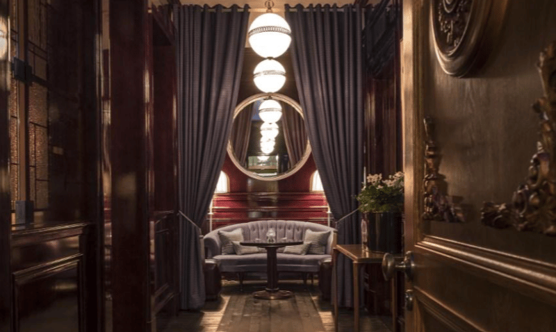 The American Bar describes itself as “a properly grown-up place to toast good spirits and good company.” The award-winning bar, which is situated at one of the worlds’ most opulent luxury resorts at Gleneagles, is smart and glamorous and expects its clients to be dressed to impress.