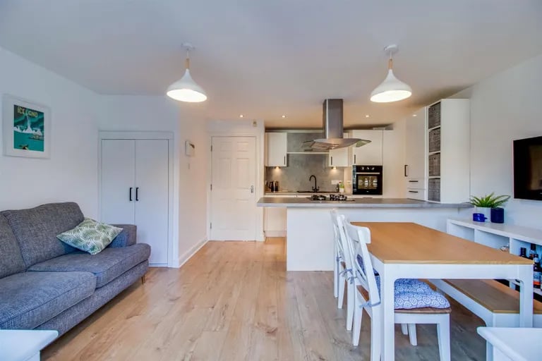 Here is lots of space for socialising and entertaining while cooking delicious meals.