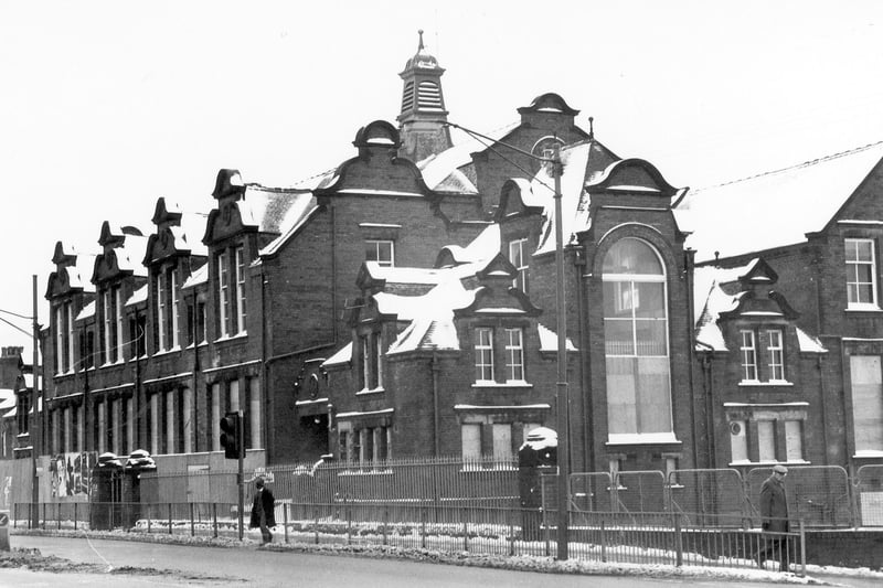 Harehills Primary School after closure, taken in February 1987. The roof of the Victoria building closed in 1986 due to a structural fault which rendered it unsafe and plans were underway to construct two new schools, one in the Bankside area and the other on the Rank Optics site. Harehills Primary School dated from 1891 and was one of the original schools to be built by Leeds School Board.