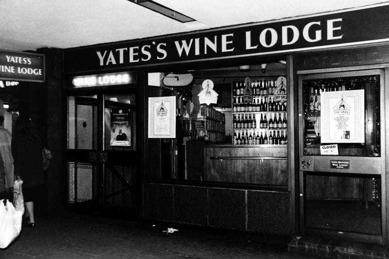 Yates's Wine Lodge pictured in December 1987.