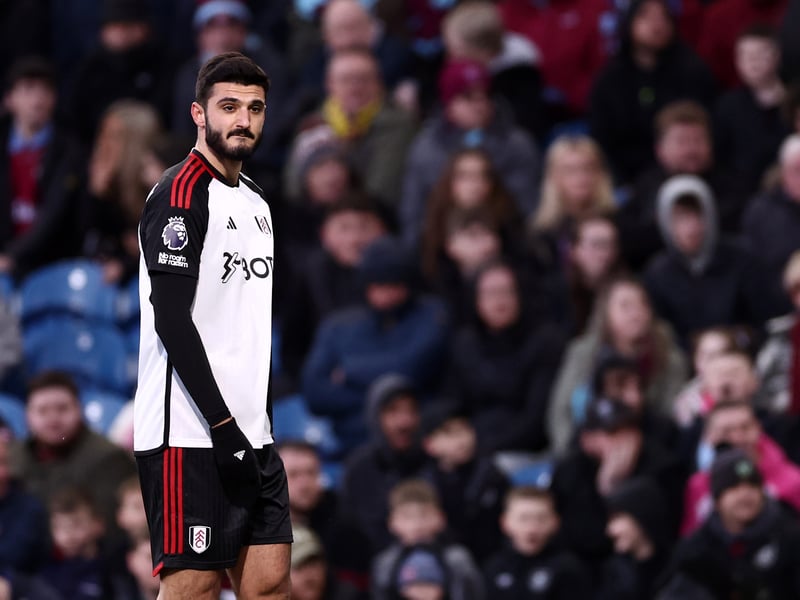 A knock could prevent the loanee making his first start, but the injury is not believed to be serious.