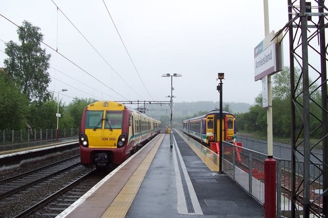 Anniesland was the ninth busiest station in Glasgow with 735,448 entries / exits. Glasgow Queen Street was the main origin / destination point with 138,384 trips between the two stations.