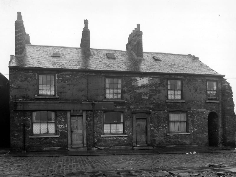 These two properties originally went through to Plummer Street as a single building which was a public house called the Potters Arms, this Hunslet pub can be traced back to the 1826 Leeds Directory when the landlord was William Miller. It closed around 1913.