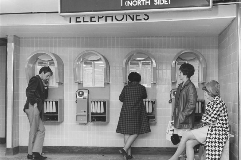  Customers using the new telephones in the modernised ticket hall at Oxford Circus underground station, London, which has been rebuilt in preparartion for the new Victoria Line, which will pass through the station.  (Photo by Tim Graham/Fox Photos/Getty Images)