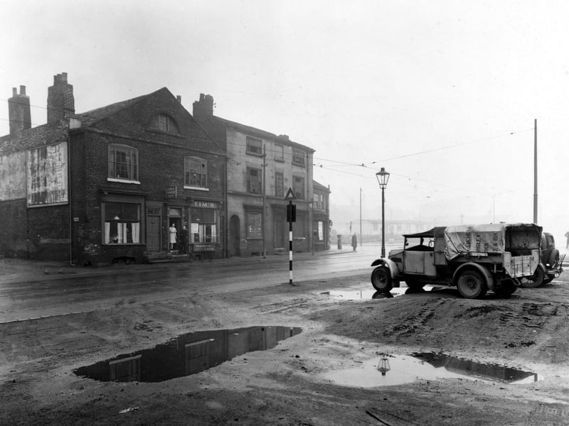 The White Horse on Low Road. Pictured in November 1948.