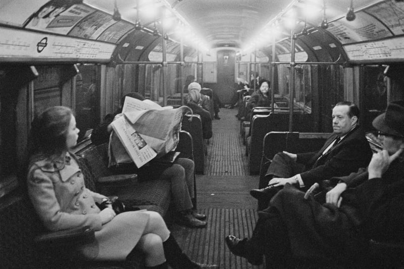 Commuters travelling London Underground train, Northern Line, during rush hour, UK, 15th December 1969. (Photo by Evening Standard/Hulton Archive/Getty Images)