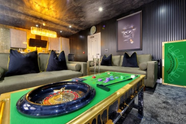 The High Roller suite - complete with its very own roulette table!