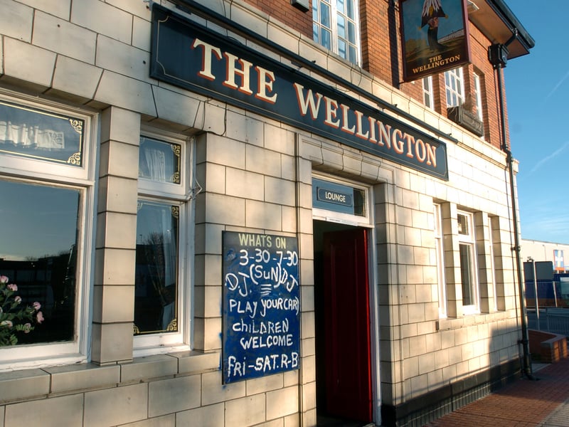 Enjoy this gallery of long lost pubs around LS10. 