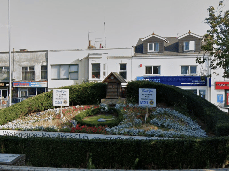 In the middle of the Covid pandemic, the floral clock had signs thanking NHS workers 