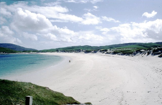 2. Maldives beaches / Vatersay Bay, Scotland 
The gorgeous white sands of the Maldives beaches are popular for romantic trips and honeymoons. But Vatersay Bay in the Hebrides, Scotland also offers large white-sand beaches and crystal blue seas with views that are just as scenic as the Maldives. 