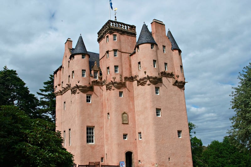 7. Disney Cinderella Castle / Craigievar Castle, Scotland 
A famous proposal spot is the Cinderella Castle at the centre of Disney theme parks. The iconic pink castle is a perfect hotspot for loved up couples. However, Craigievar Castle in Aberdeenshire is a beautiful pink fairytale alternative which is said to have inspired Walt Disney himself. 