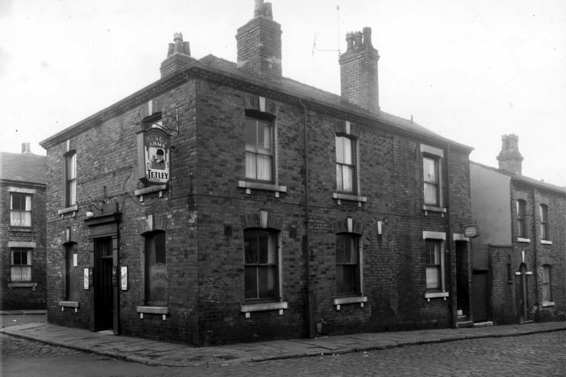 The Kings Arms on Leek Street in Hunslet pictured in December 1960. A sign displaying the pub name and the Tetleys huntsman logo was first commissioned in the 1920s and decommissioned in 2000 due to anti hunting feelings amoung the public.
