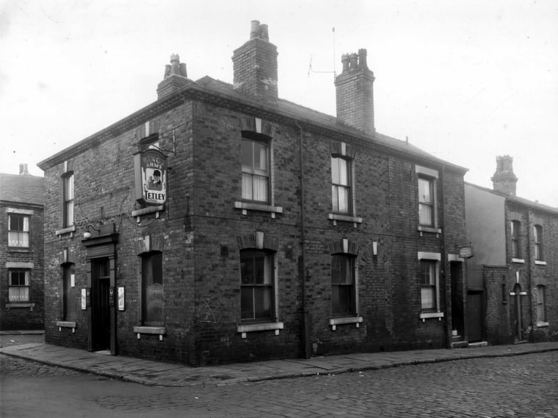 The Kings Arms on Leek Street in Hunslet pictured in December 1960. A sign displaying the pub name and the Tetleys huntsman logo was first commissioned in the 1920s and decommissioned in 2000 due to anti hunting feelings amoung the public.