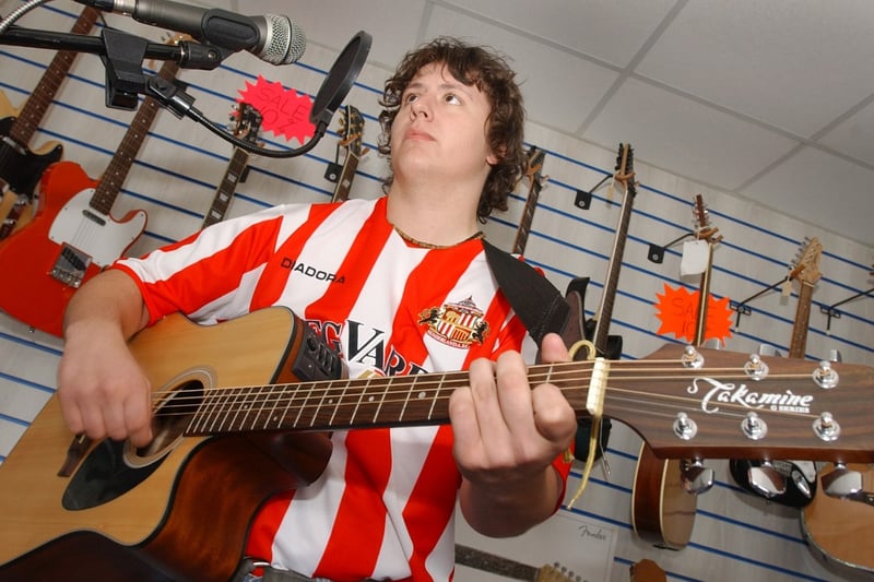 Steven Walker struck a chord with this recording of a song for SAFC fans.
Here he is at AG Guitars in Hetton in 2006.